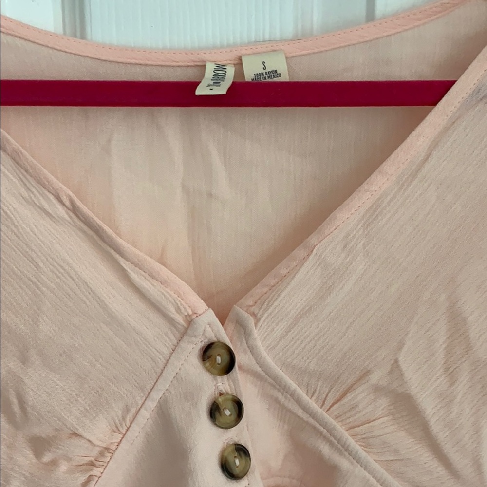 Button up top! - Picture 2 of 4
